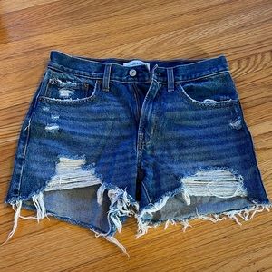 Abercrombie & Fitch Mid Rise Boyfriend Short